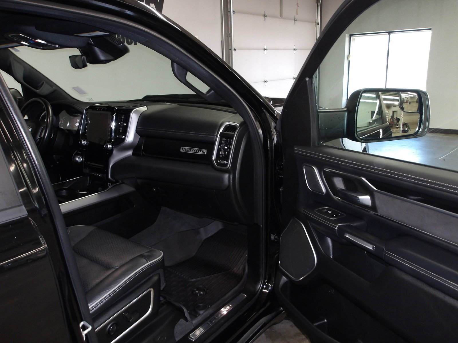 Used 2021 RAM 1500 Laramie AWD/4WD image 15