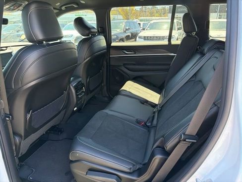 New 2026 Jeep Grand Cherokee L 4WD image 8