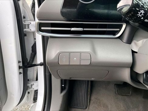 Used 2024 Hyundai Elantra SEL FWD image 26