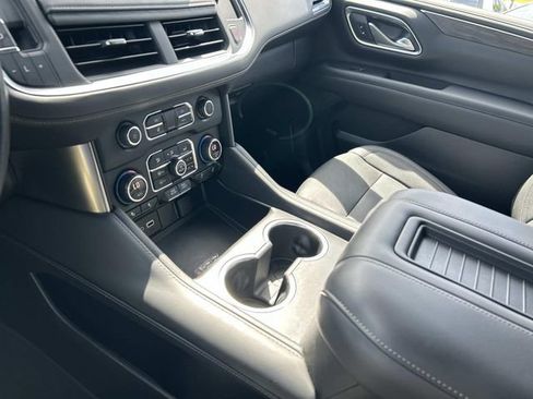 Used 2022 Chevrolet Tahoe Z71 w/ Luxury Package AWD/4WD image 32
