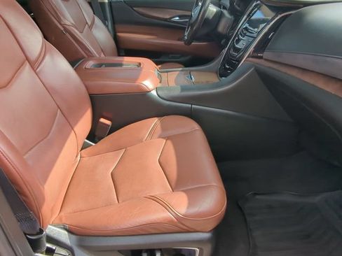Used 2017 Cadillac Escalade Luxury AWD/4WD image 27