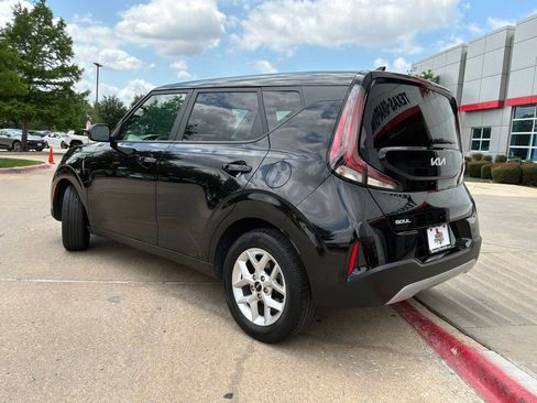 Used 2025 Kia Soul LX w/ LX Technology Package FWD image 8