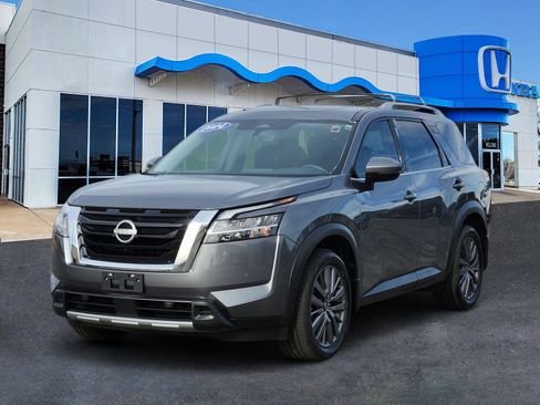 Used 2024 Nissan Pathfinder SL w/ SL Premium Package image 2