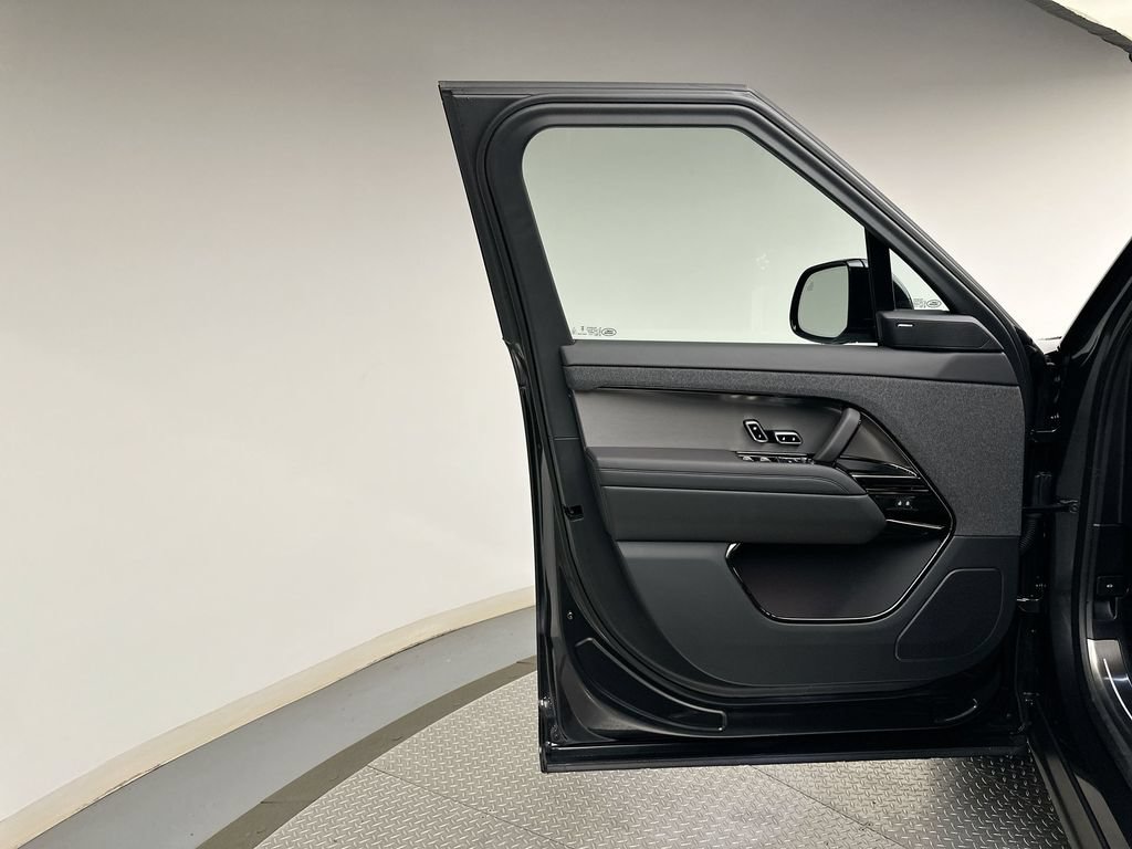 New 2027 Land Rover Range Rover Sport Dynamic SE AWD/4WD image 9