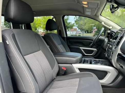 Used 2021 Nissan Titan SV w/ SV Convenience Package AWD/4WD image 23