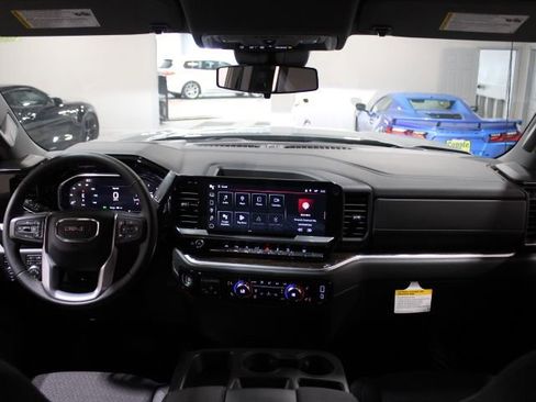 New 2026 GMC Sierra 1500 SLE image 3