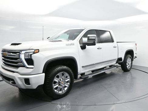 Used 2024 Chevrolet Silverado 2500 High Country w/ Technology Package AWD/4WD image 3