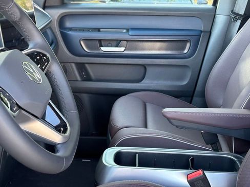 New 2025 Volkswagen ID. Buzz Pro S RWD image 11