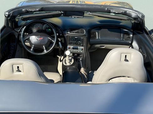 Used 1999 Chevrolet Corvette Convertible w/ Performance Handling Pkg image 10