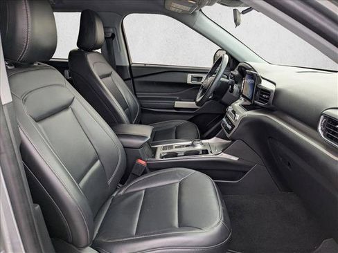 Used 2022 Ford Explorer XLT w/ Equipment Group 202A image 17