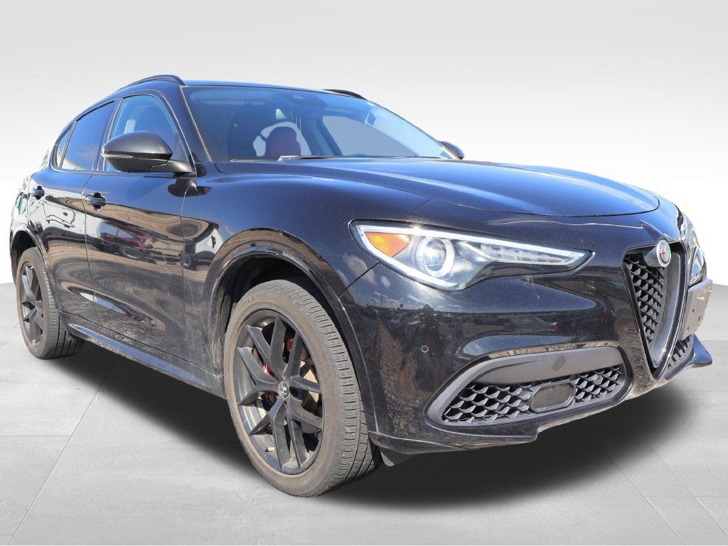 Used 2020 Alfa Romeo Stelvio Ti w/ Nero Edizione AWD/4WD image 14