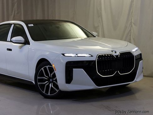 Used 2025 BMW 740i xDrive w/ Executive Package image 2