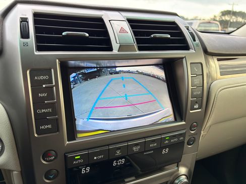 Used 2014 Lexus GX 460 image 16