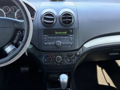 Used 2009 Chevrolet Aveo5 LT FWD image 17