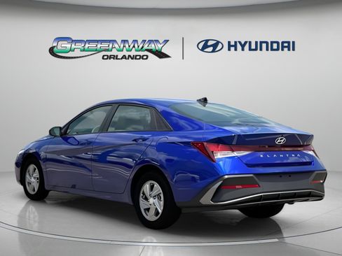 Certified 2025 Hyundai Elantra SE FWD image 14