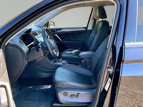 Used 2023 Volkswagen Tiguan SE w/ Panoramic Sunroof Package AWD/4WD image 10