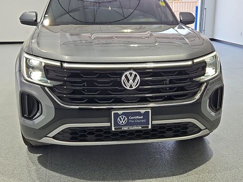 Used 2024 Volkswagen Atlas Cross Sport SE FWD image 20