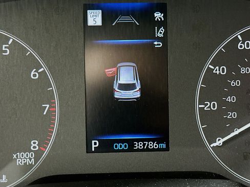 Used 2024 Toyota Corolla Cross LE image 19