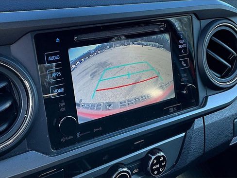 Used 2018 Toyota Tacoma TRD Off-Road image 14