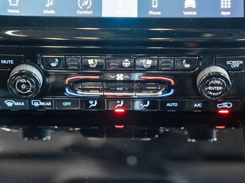 Used 2023 Jeep Grand Cherokee L Limited w/ Luxury Tech Group II AWD/4WD image 26