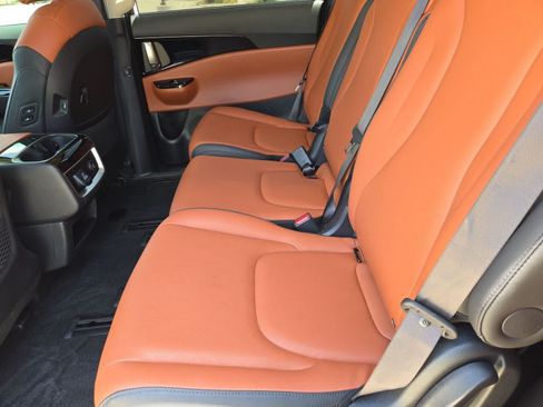 Certified 2024 Kia Carnival SX FWD image 16