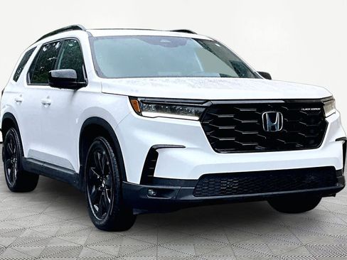 Used 2025 Honda Pilot Black Edition image 3