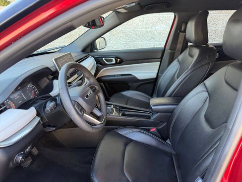 Used 2025 Jeep Compass Limited AWD/4WD image 28