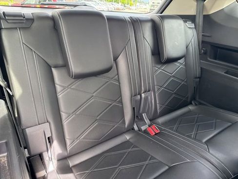 Used 2024 Volkswagen Atlas SE AWD/4WD image 12