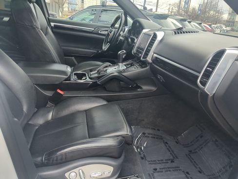 Used 2017 Porsche Cayenne Platinum Edition image 32