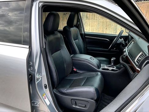 Used 2014 Toyota Highlander Limited Platinum image 9