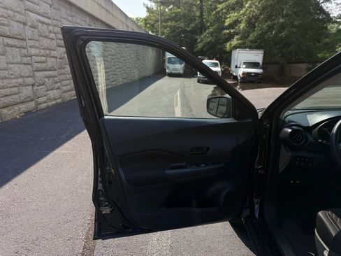 Used 2021 Nissan Kicks S FWD image 10