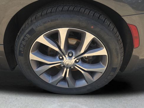 Used 2020 Chrysler Pacifica Limited FWD image 31