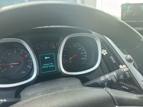 Used 2017 Chevrolet Equinox LT w/ Midnight Edition image 7