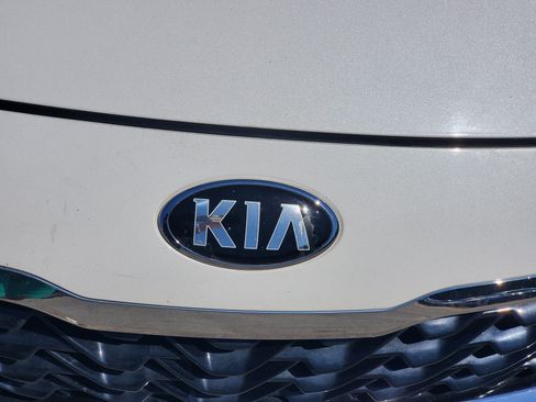 Used 2020 Kia Optima SE FWD image 10