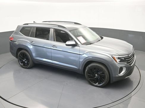 Used 2024 Volkswagen Atlas SE w/ Panoramic Sunroof Package FWD image 54