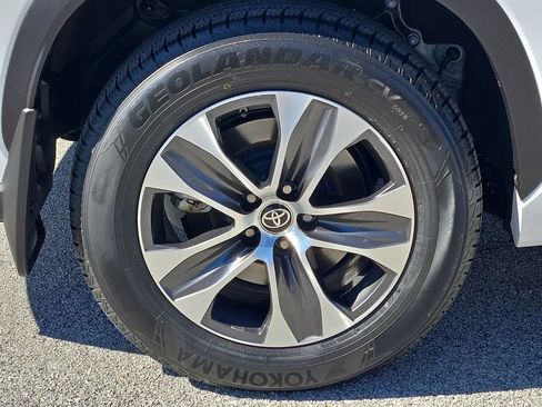 Used 2023 Toyota Highlander XLE image 8