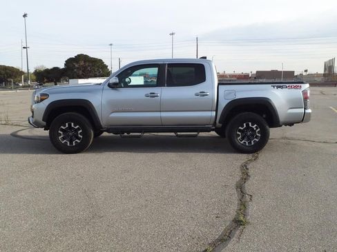 Used 2022 Toyota Tacoma TRD Off-Road AWD/4WD image 18