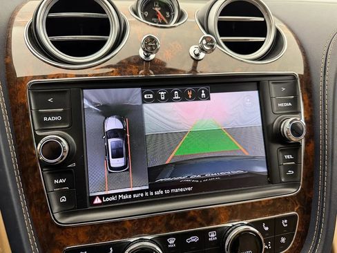 Used 2017 Bentley Bentayga AWD/4WD image 22