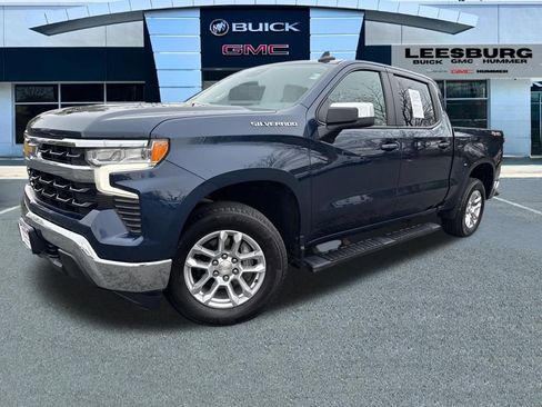 Used 2022 Chevrolet Silverado 1500 LT AWD/4WD image 3