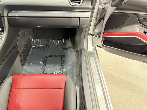 Certified 2024 Porsche 718 Boxster RWD image 17