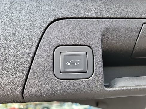 Used 2025 Buick Envision Preferred AWD/4WD image 9