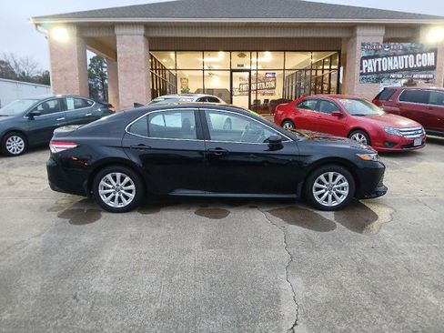 Used 2019 Toyota Camry LE FWD image 3