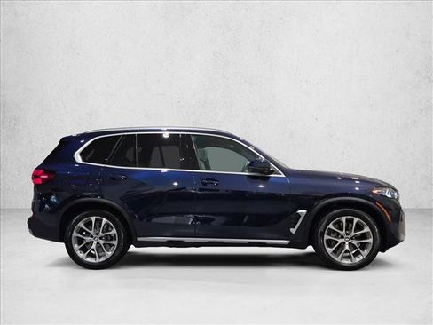 Used 2026 BMW X5 xDrive50e w/ Climate Comfort Package AWD/4WD image 4