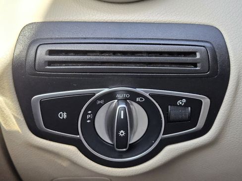 Used 2022 Mercedes-Benz GLC 300 300 image 21