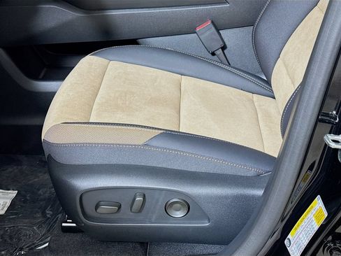 New 2026 Chevrolet Equinox ACTIV w/ Convenience Package III AWD/4WD image 17