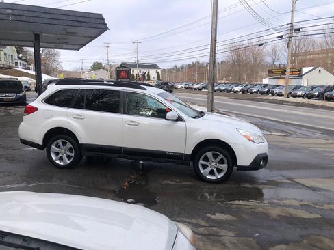 Used 2014 Subaru Outback 2.5i Premium image 4