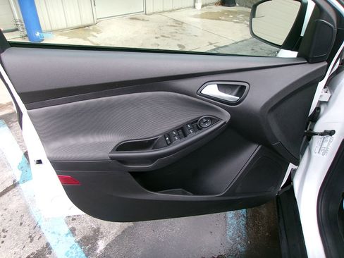Used 2014 Ford Focus SE image 16