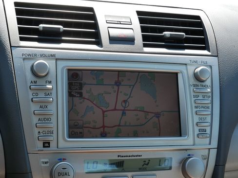 Used 2011 Toyota Camry XLE w/ SE/XLE Extra-Value Pkg image 22