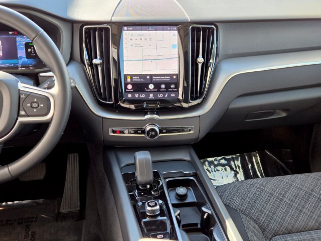 Used 2024 Volvo XC60 T8 Core AWD/4WD image 18