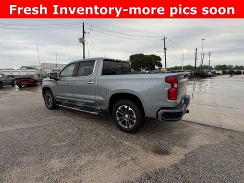 Used 2024 Chevrolet Silverado 1500 High Country w/ Technology Package AWD/4WD image 2